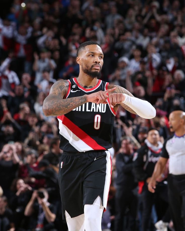 Damian Lillard Dame Time Clutch 2019